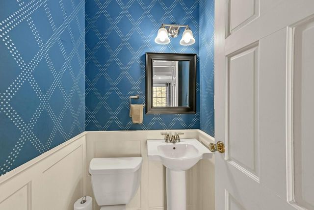 927 E Lexington BOULEVARD, Whitefish Bay, WI 53217