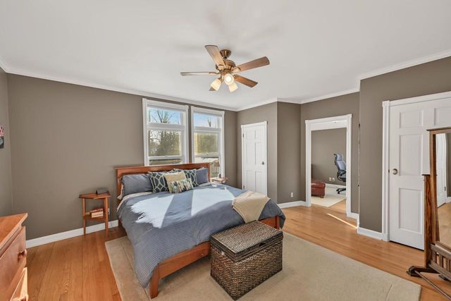 927 E Lexington BOULEVARD, Whitefish Bay, WI 53217