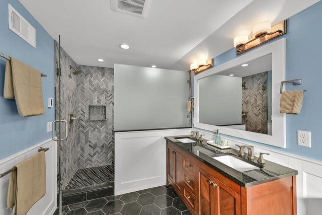 927 E Lexington BOULEVARD, Whitefish Bay, WI 53217