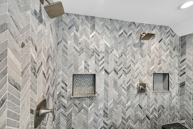 927 E Lexington BOULEVARD, Whitefish Bay, WI 53217