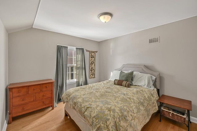 927 E Lexington BOULEVARD, Whitefish Bay, WI 53217