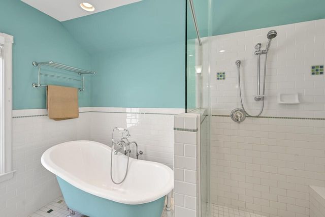 927 E Lexington BOULEVARD, Whitefish Bay, WI 53217