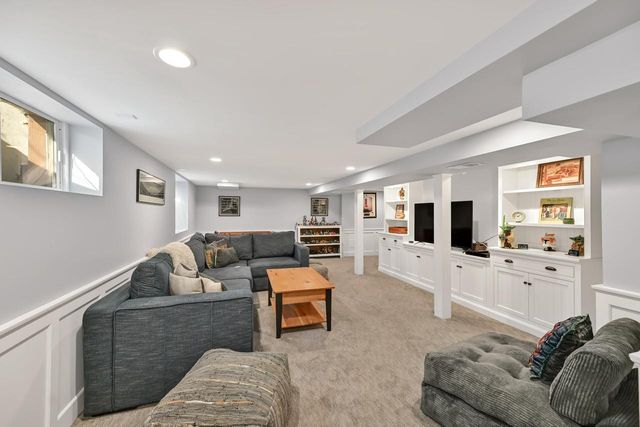 927 E Lexington BOULEVARD, Whitefish Bay, WI 53217