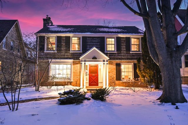 927 E Lexington BOULEVARD, Whitefish Bay, WI 53217