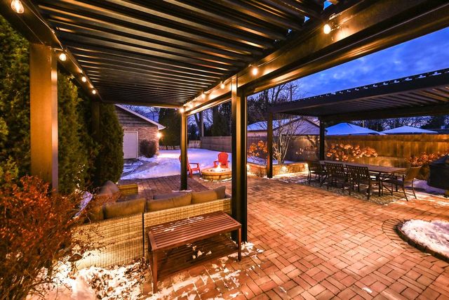 927 E Lexington BOULEVARD, Whitefish Bay, WI 53217