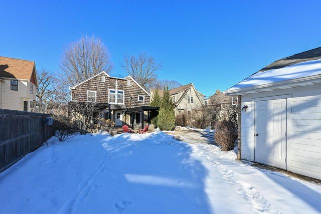 927 E Lexington BOULEVARD, Whitefish Bay, WI 53217