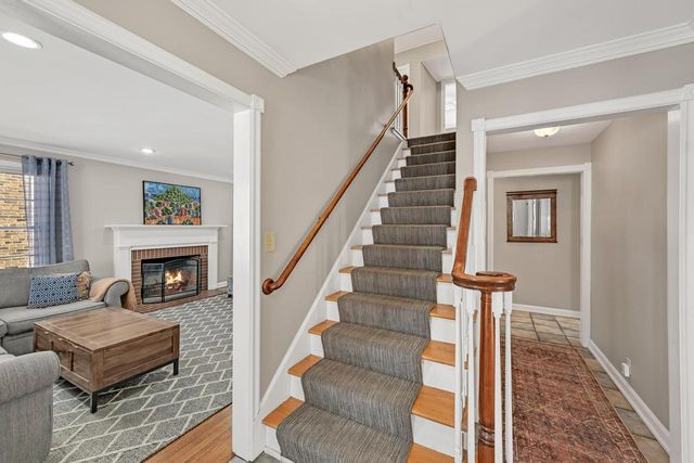 927 E Lexington BOULEVARD, Whitefish Bay, WI 53217