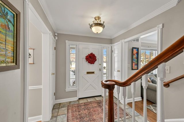 927 E Lexington BOULEVARD, Whitefish Bay, WI 53217