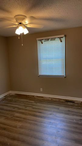 120 Story Book Dr, Clarksville, TN 37042