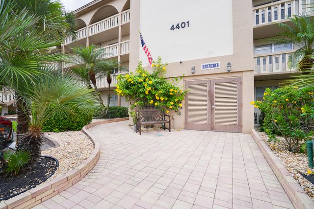 4401 Martinique Court D2, Coconut Creek, FL 33066