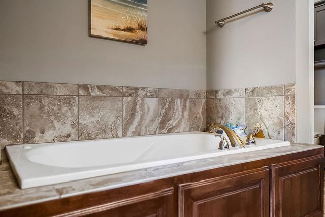 14111 Amanda Lane, Basehor, KS 66007