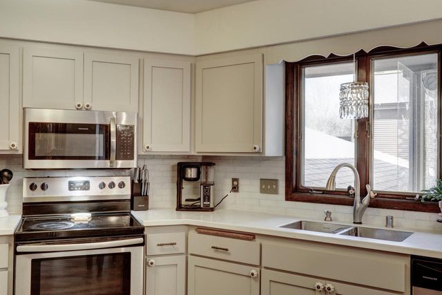 10939 W Coronado COURT, Franklin, WI 53132