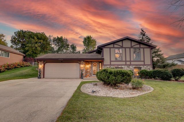 10939 W Coronado COURT, Franklin, WI 53132