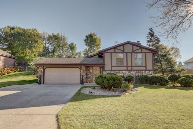 10939 W Coronado COURT, Franklin, WI 53132