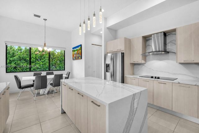 10702 SW 53rd St, Cooper City, FL 33328