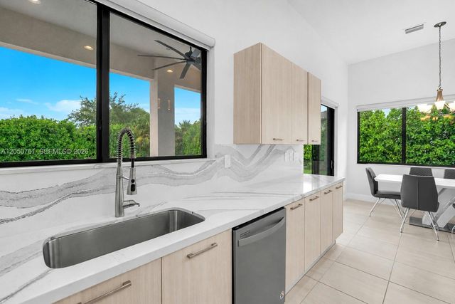 10702 SW 53rd St, Cooper City, FL 33328