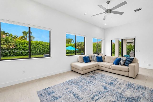 10702 SW 53rd St, Cooper City, FL 33328