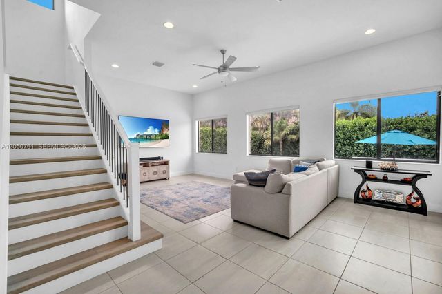 10702 SW 53rd St, Cooper City, FL 33328
