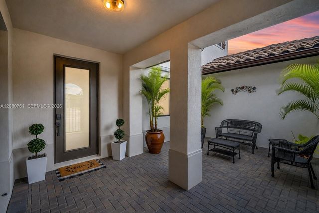 10702 SW 53rd St, Cooper City, FL 33328