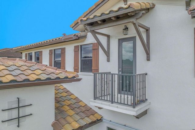 10702 SW 53rd St, Cooper City, FL 33328