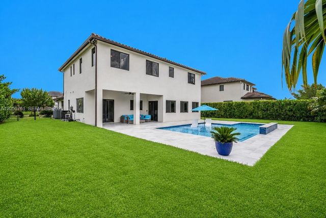 10702 SW 53rd St, Cooper City, FL 33328