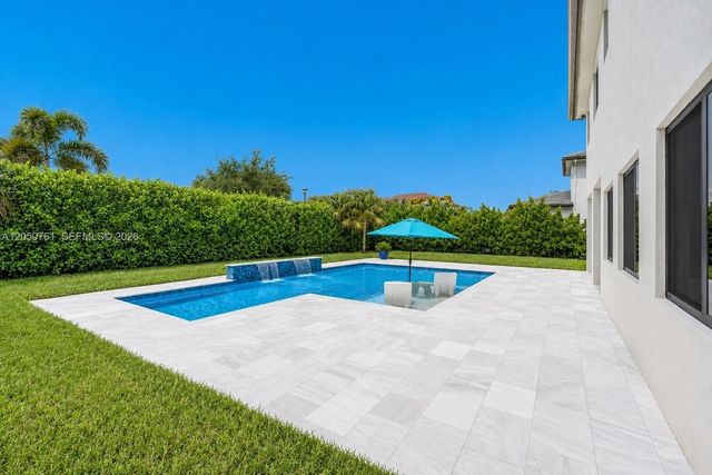 10702 SW 53rd St, Cooper City, FL 33328