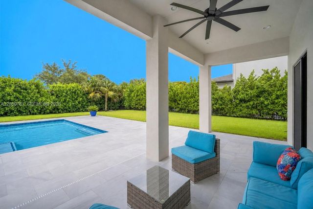 10702 SW 53rd St, Cooper City, FL 33328
