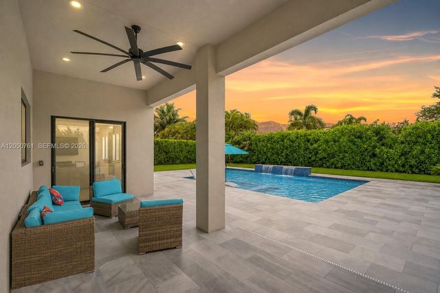 10702 SW 53rd St, Cooper City, FL 33328