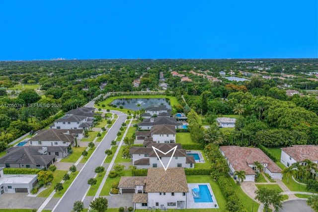 10702 SW 53rd St, Cooper City, FL 33328