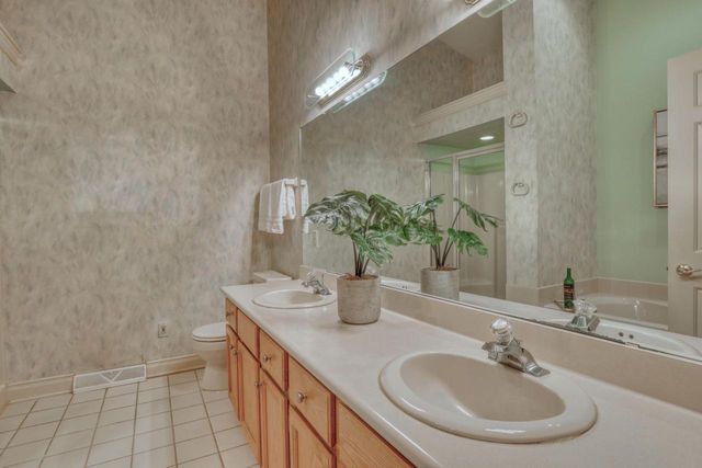 N24W30375 Crystal Springs DRIVE, Pewaukee, WI 53072