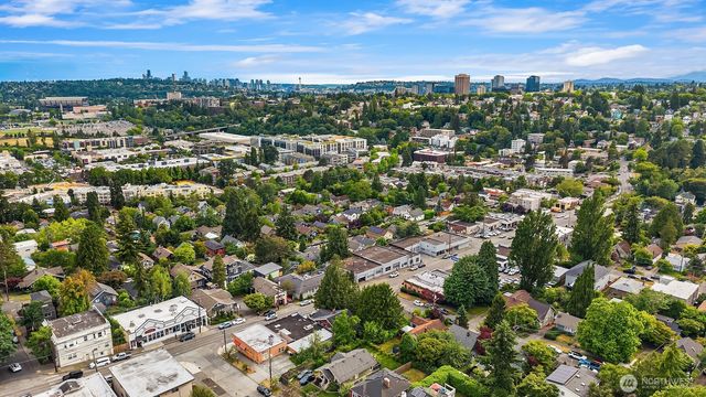 2800 NE 55th Street, Seattle, WA 98105