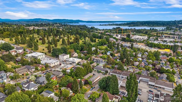2800 NE 55th Street, Seattle, WA 98105