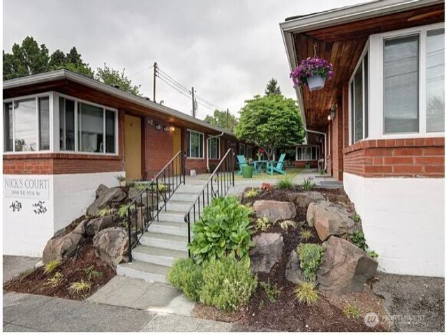 2800 NE 55th Street, Seattle, WA 98105