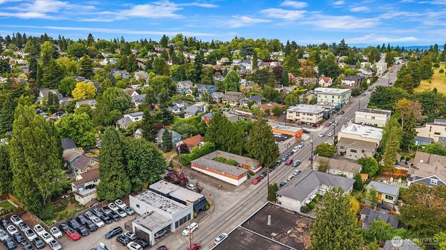 2800 NE 55th Street, Seattle, WA 98105