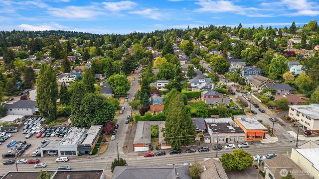 2800 NE 55th Street, Seattle, WA 98105