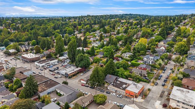 2800 NE 55th Street, Seattle, WA 98105