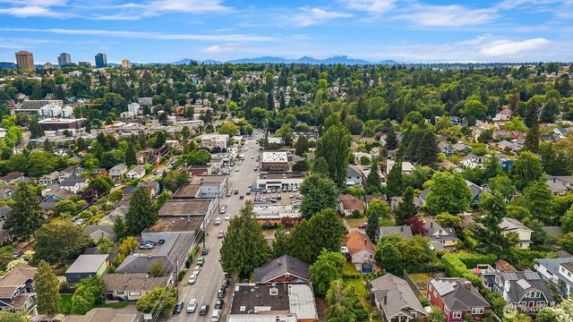 2800 NE 55th Street, Seattle, WA 98105