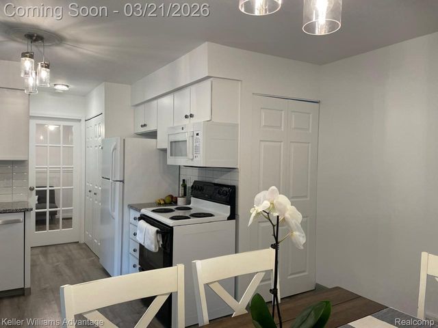 25738 Beck Road, Novi, MI 48374