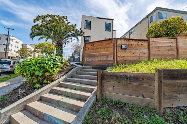 252 Euclid Avenue, Oakland, CA 94610