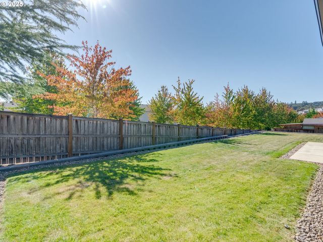 2650 Nw MT ASHLAND Dr, Mc Minnville, OR 97128