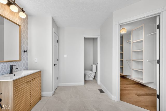 6079 Timberbend Drive, Avon, IN 46123