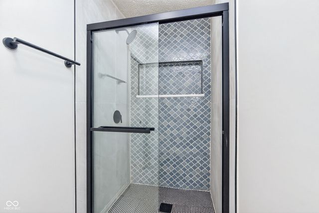 6079 Timberbend Drive, Avon, IN 46123