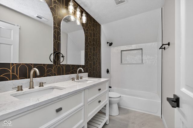 6079 Timberbend Drive, Avon, IN 46123