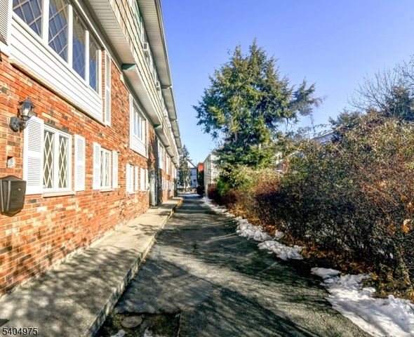 30 W 34Th St B, Bayonne City, NJ 07002