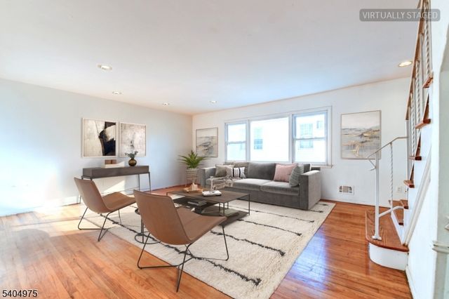 30 W 34Th St B, Bayonne City, NJ 07002