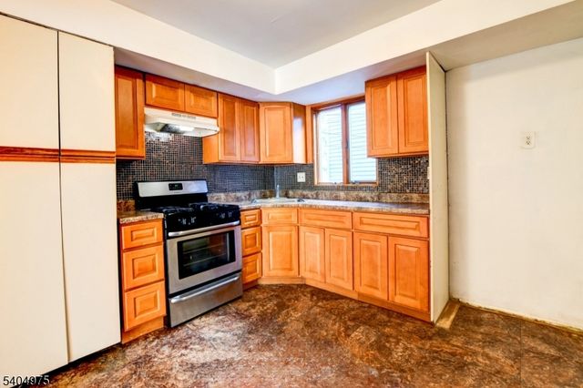 30 W 34Th St B, Bayonne City, NJ 07002
