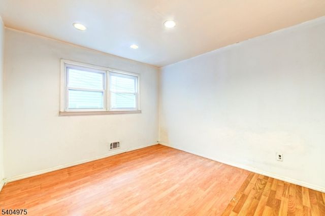 30 W 34Th St B, Bayonne City, NJ 07002