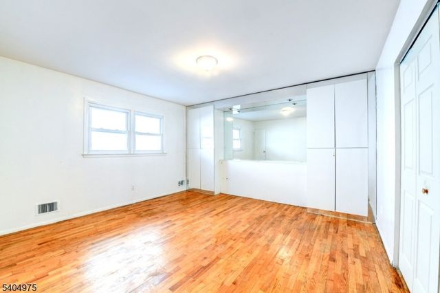 30 W 34Th St B, Bayonne City, NJ 07002