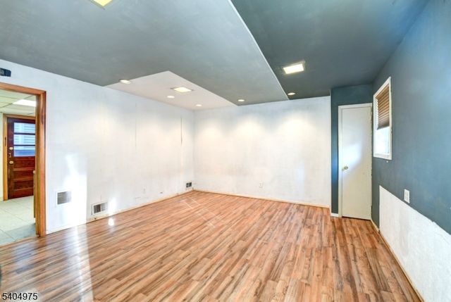 30 W 34Th St B, Bayonne City, NJ 07002