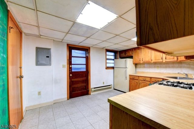 30 W 34Th St B, Bayonne City, NJ 07002